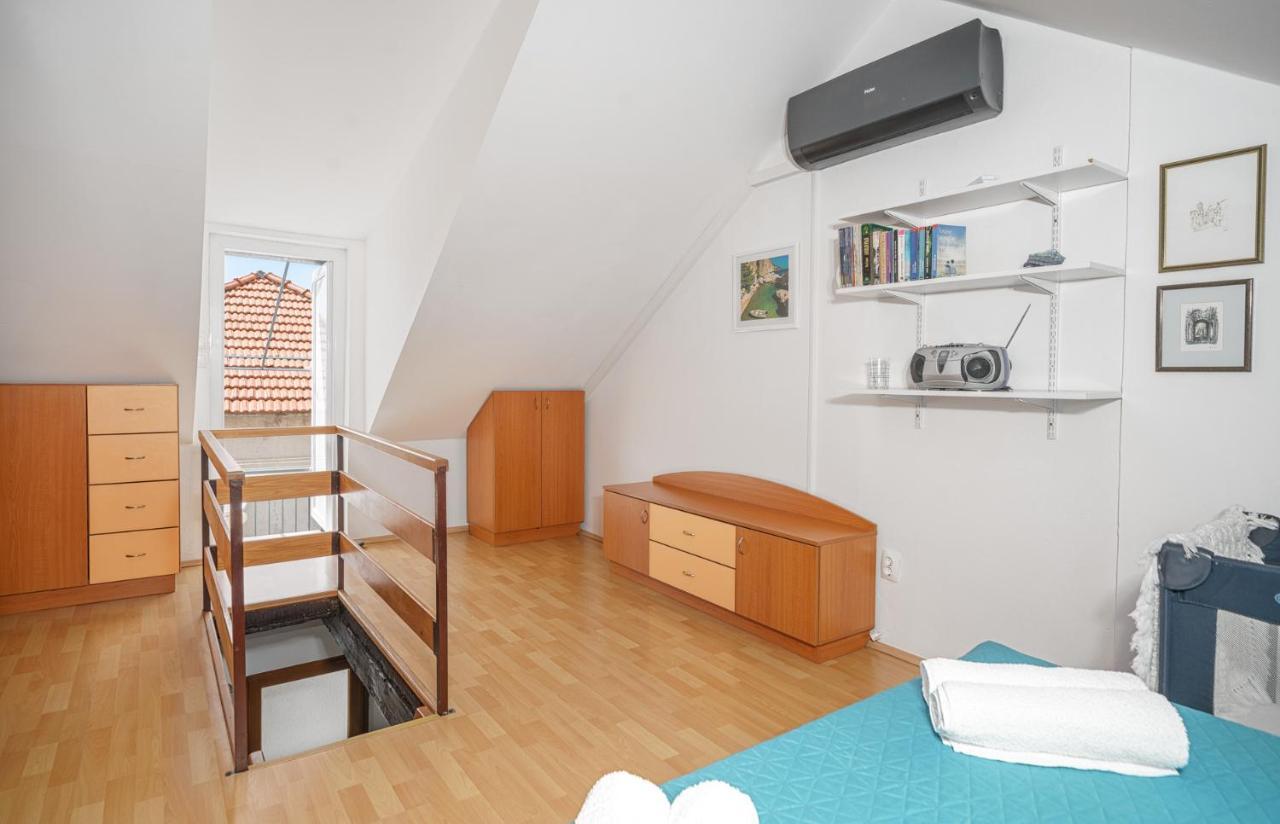 Studio Apartman Salis Vodice Apartment Bagian luar foto